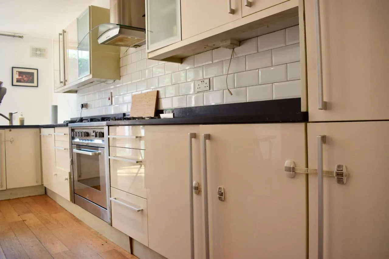Spacious, Bright & Modern 3 Bedroom Family Home Dublin Holiday home