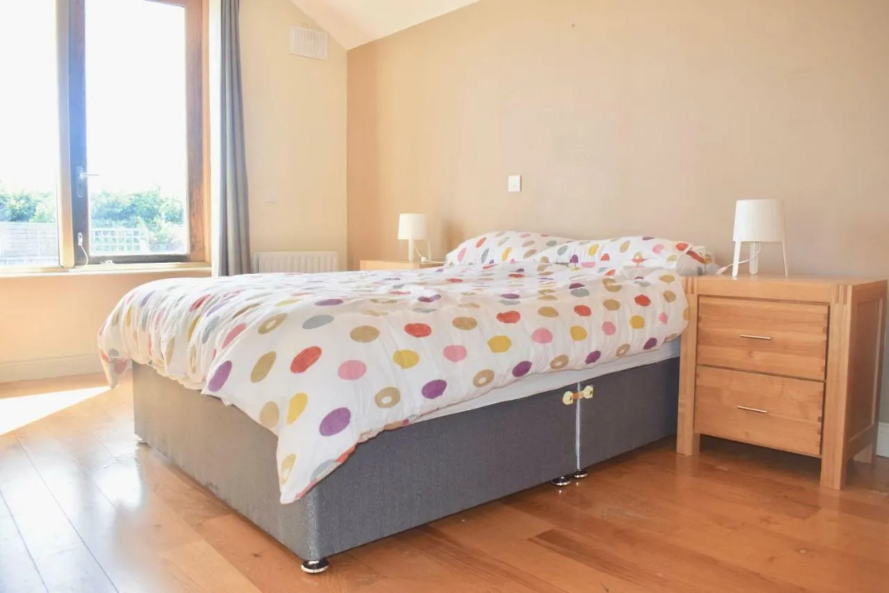 Spacious, Bright & Modern 3 Bedroom Family Home Dublin Ireland